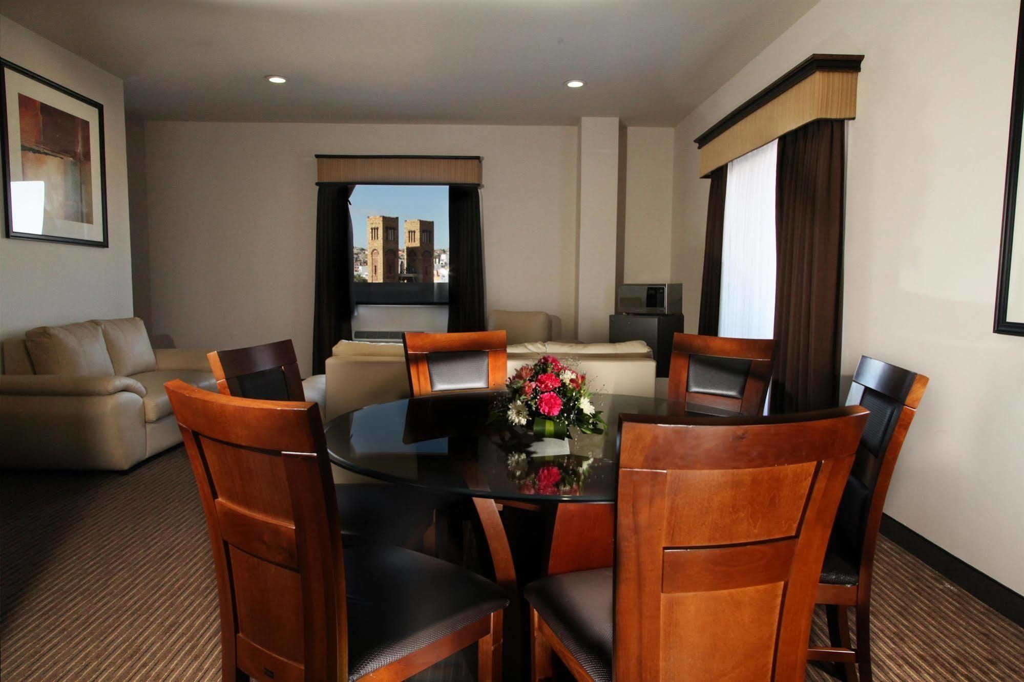 Best Western Plus La Mina Parral Interno foto